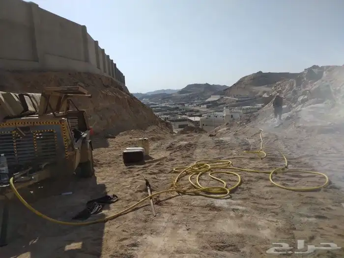 لايجار بوكلين ومعلم حجر وتخريم صخور 8