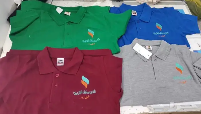 زي موحد لجميع المجالات مع تطريز الشعار 13