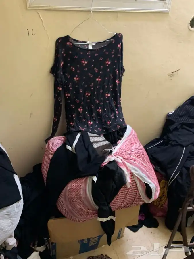 تنانير وبلايز قمصان نسائية مستعملة 16