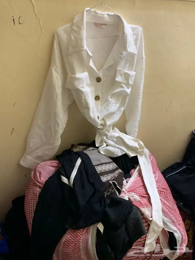 تنانير وبلايز قمصان نسائية مستعملة 38