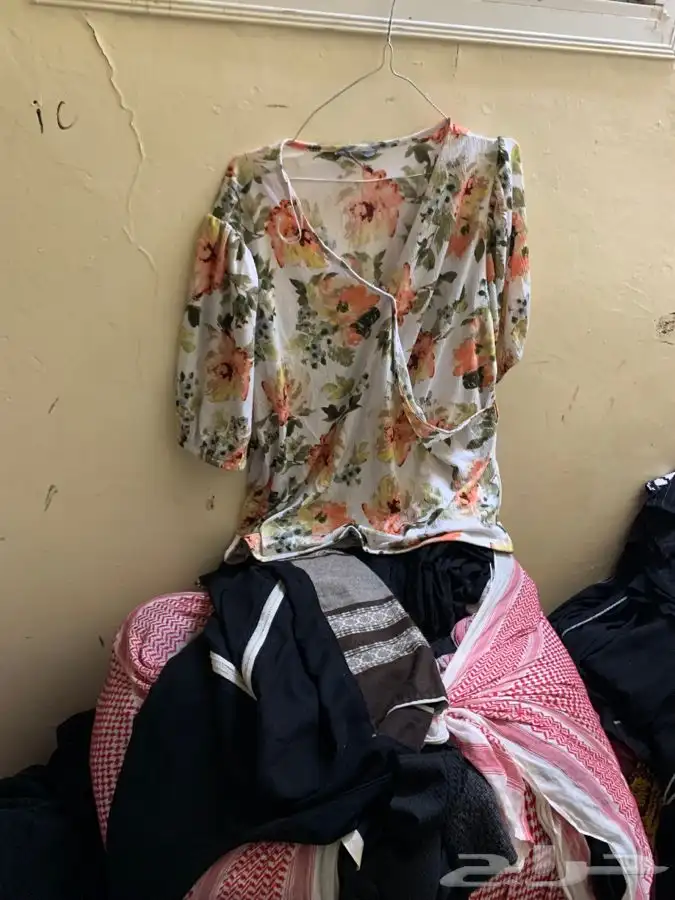 تنانير وبلايز قمصان نسائية مستعملة 3