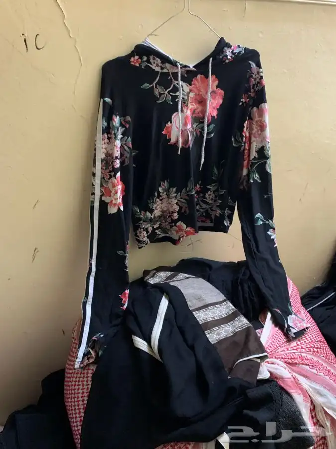 تنانير وبلايز قمصان نسائية مستعملة 1