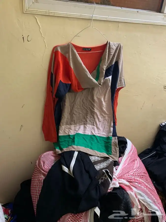 تنانير وبلايز قمصان نسائية مستعملة 21