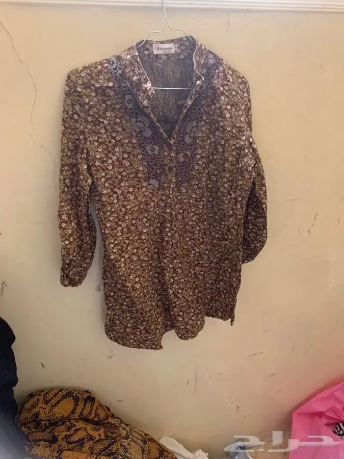 تنانير وبلايز قمصان نسائية مستعملة 91