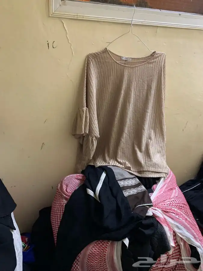 تنانير وبلايز قمصان نسائية مستعملة 18