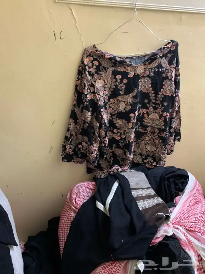 تنانير وبلايز قمصان نسائية مستعملة 15