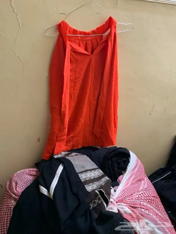 تنانير وبلايز قمصان نسائية مستعملة 40