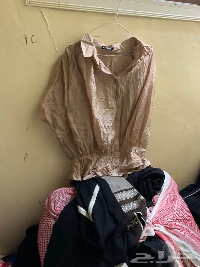 تنانير وبلايز قمصان نسائية مستعملة 27