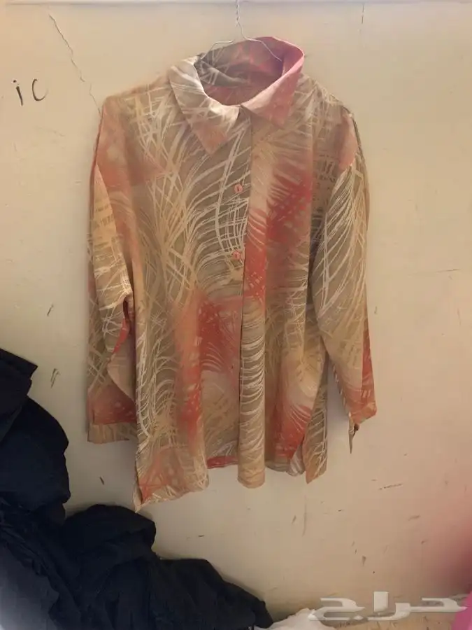 تنانير وبلايز قمصان نسائية مستعملة 79