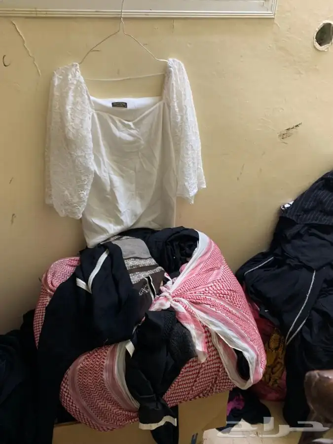 تنانير وبلايز قمصان نسائية مستعملة 13