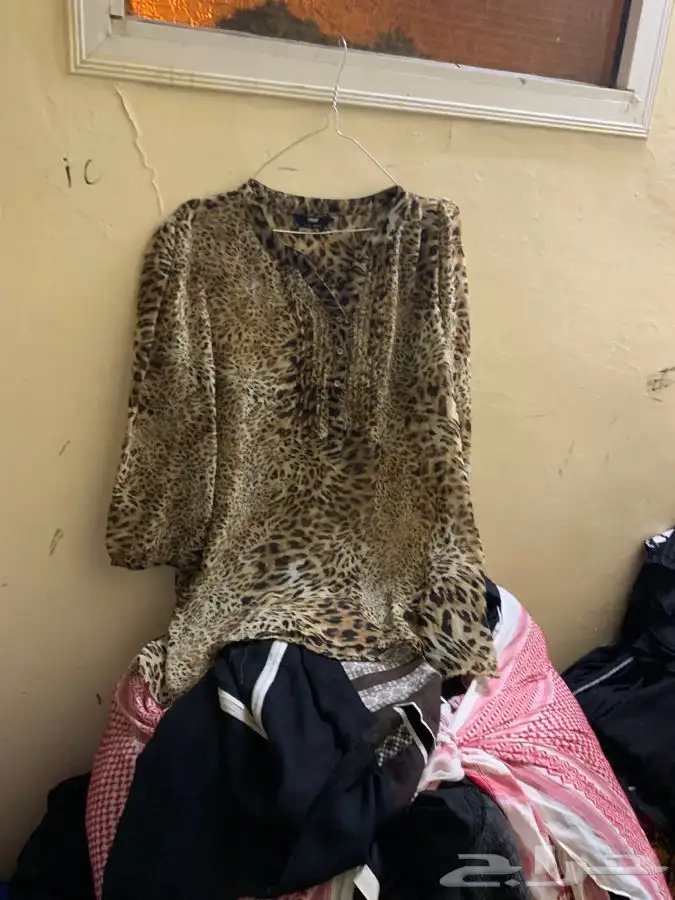 تنانير وبلايز قمصان نسائية مستعملة 24