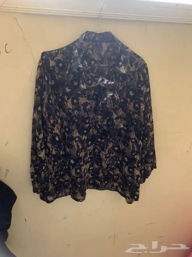 تنانير وبلايز قمصان نسائية مستعملة 70