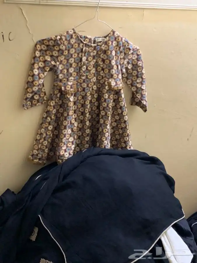 تنانير وبلايز قمصان نسائية مستعملة 50