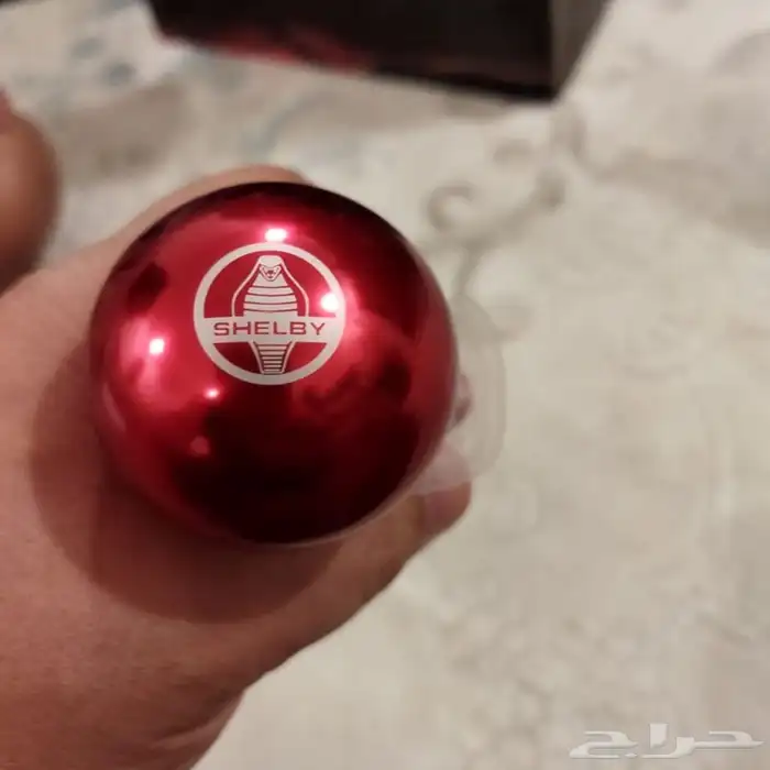 عصاه لجير الاوتو على شكل جير عادي يركب من موديل 2015 وطالع 4