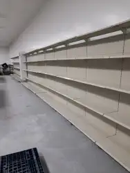 رفوف مستودعات ومنازل وبقالات مستعملة 48
