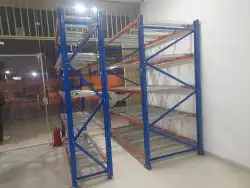 رفوف مستودعات ومنازل وبقالات مستعملة 0