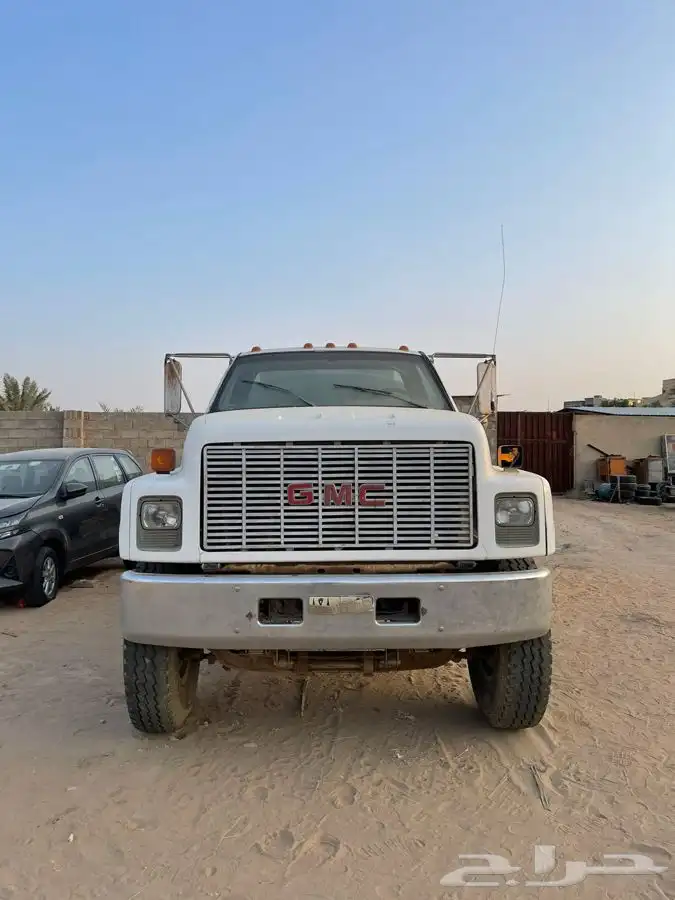 معدات ثقيلة ووايت جي ام سي ديزل 11