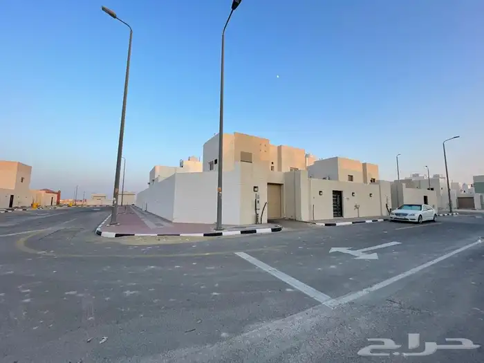 للبيع بيت فيلا زاوية 500 متر بالأحساء 1