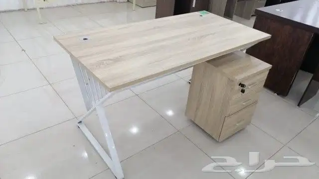 مكاتب حديد وقزاز وخشب وميلامين مقاس مختلفه 24