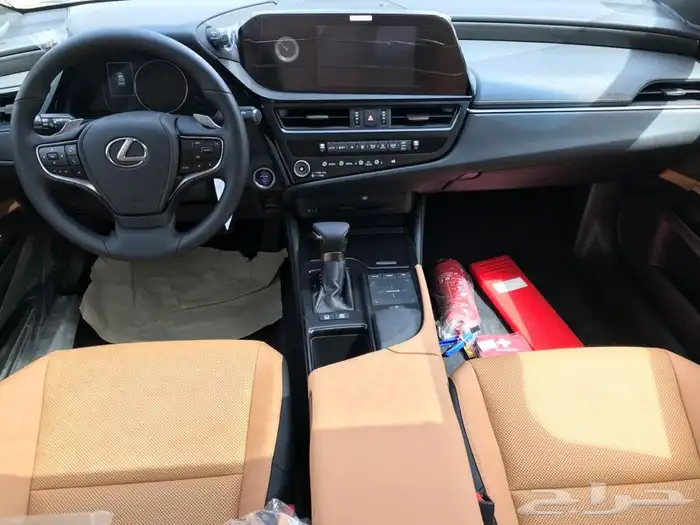 لكزس ES300H 2025 5