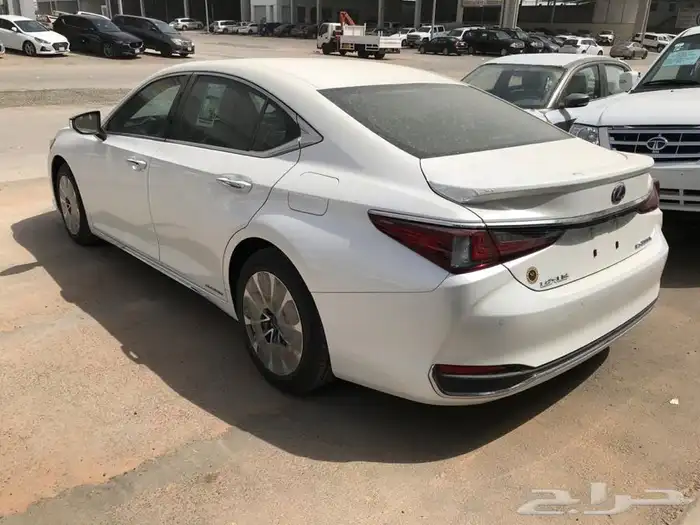 لكزس ES300H 2025 2