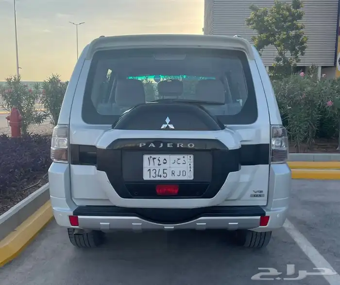 ميتسوبيشي باجيرو موديل(2017) في قمة النظافة 5