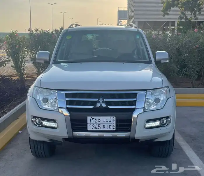 ميتسوبيشي باجيرو موديل(2017) في قمة النظافة 1