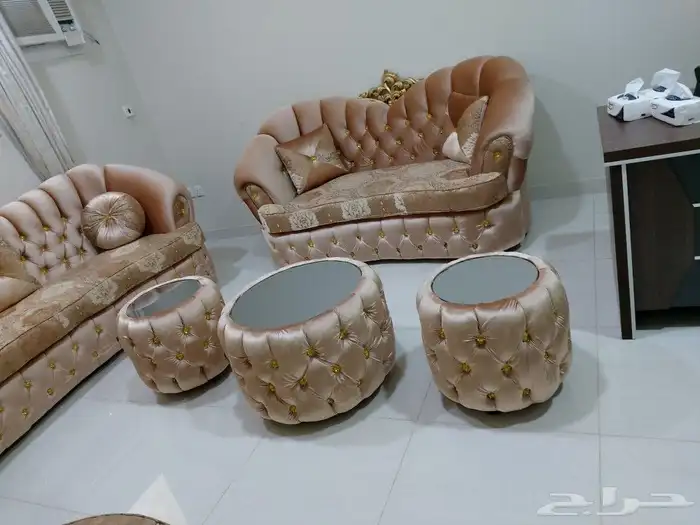 كنب مع سجادة و ستارة 3