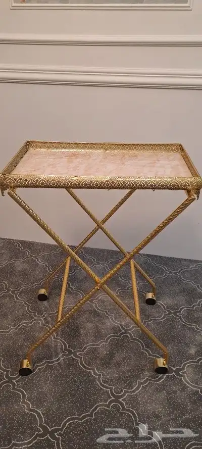 طاولات للبيع 0