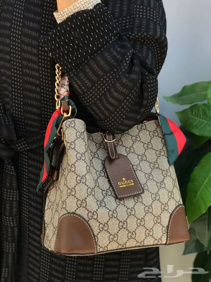 شنط ماركات جمله. صاحب المحلات والموقع الكتروني 65