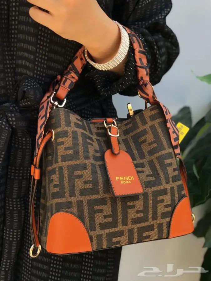 شنط ماركات جمله. صاحب المحلات والموقع الكتروني 69