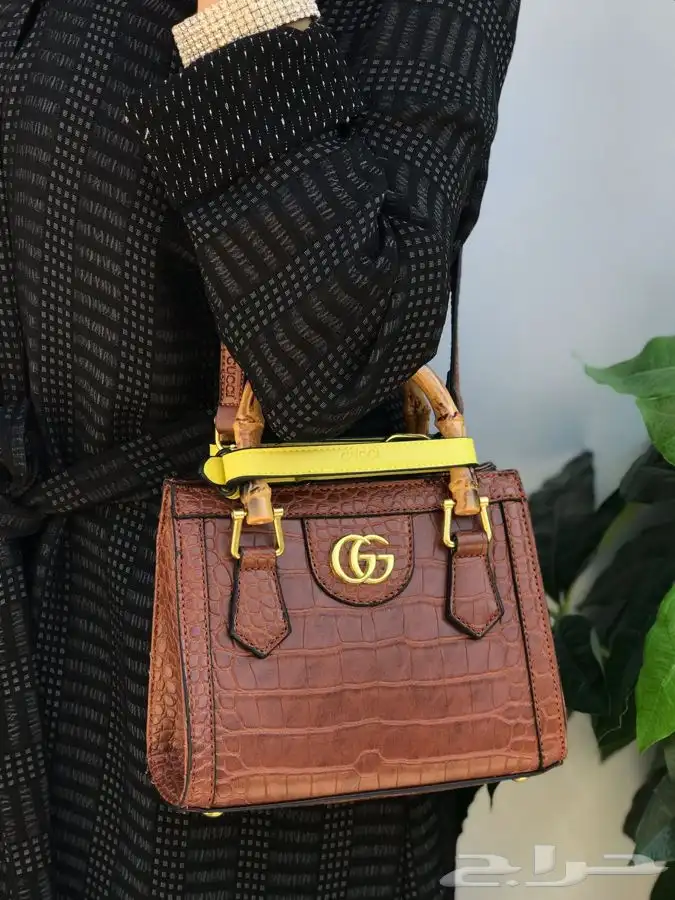 شنط ماركات جمله. صاحب المحلات والموقع الكتروني 99