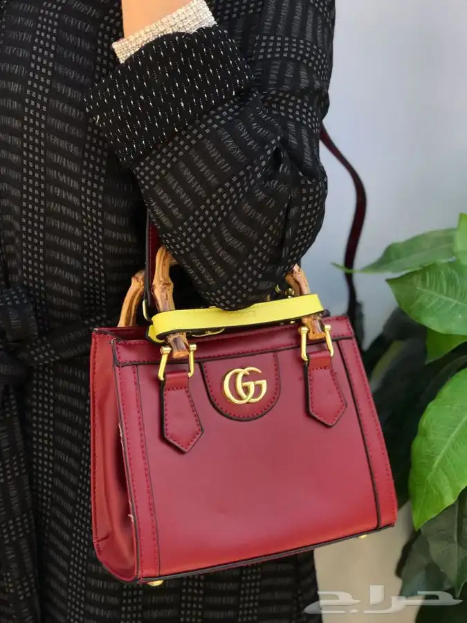 شنط ماركات جمله. صاحب المحلات والموقع الكتروني 91