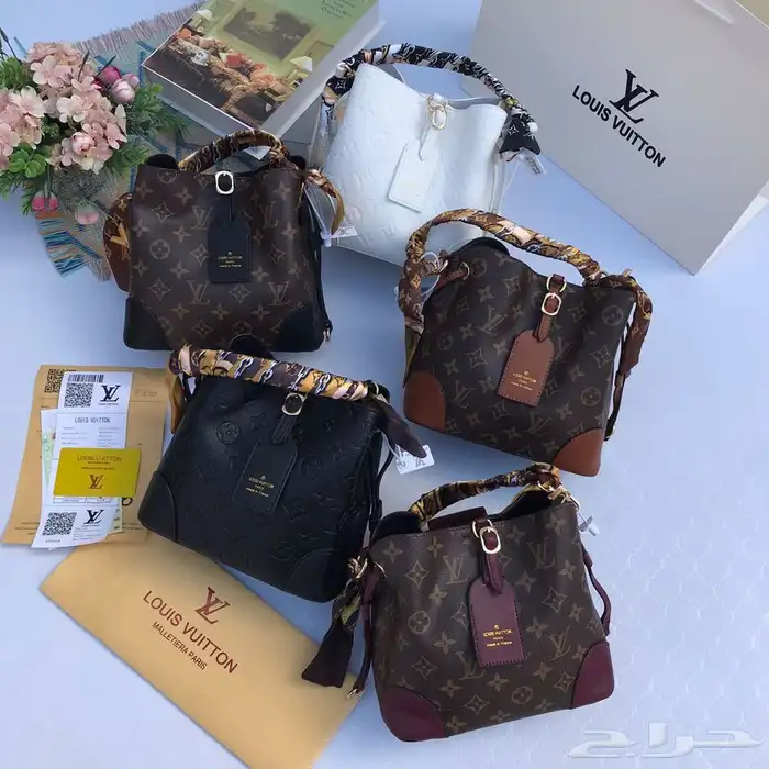 شنط ماركات جمله. صاحب المحلات والموقع الكتروني 73
