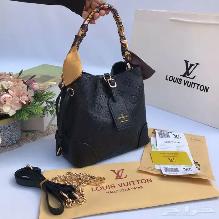 شنط ماركات جمله. صاحب المحلات والموقع الكتروني 78