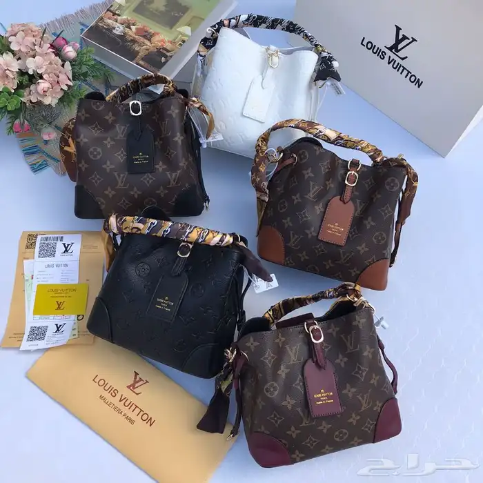 شنط ماركات جمله. صاحب المحلات والموقع الكتروني 74