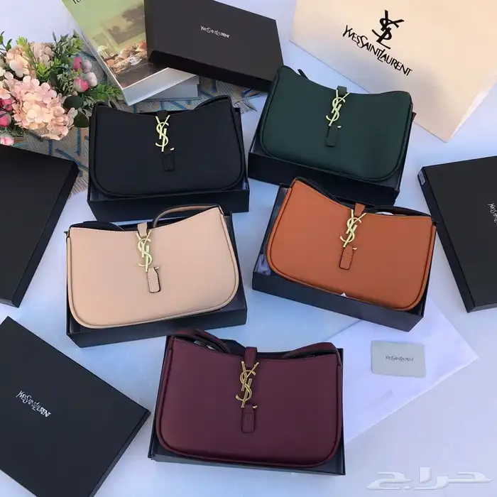 شنط ماركات جمله. صاحب المحلات والموقع الكتروني 48