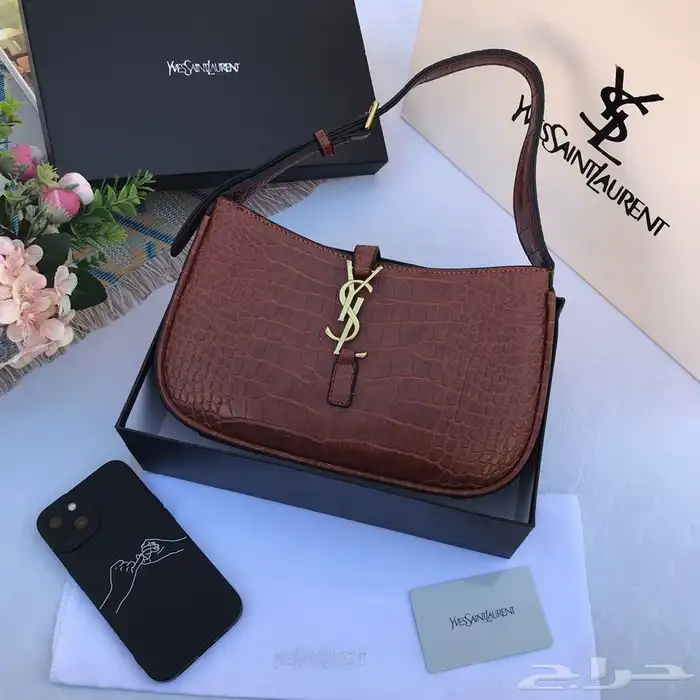 شنط ماركات جمله. صاحب المحلات والموقع الكتروني 44