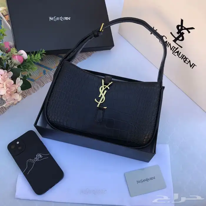 شنط ماركات جمله. صاحب المحلات والموقع الكتروني 47