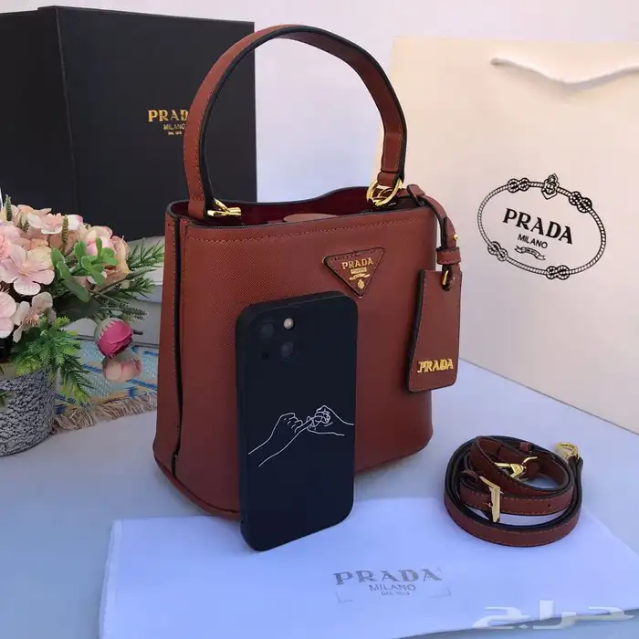 شنط ماركات جمله. صاحب المحلات والموقع الكتروني 38