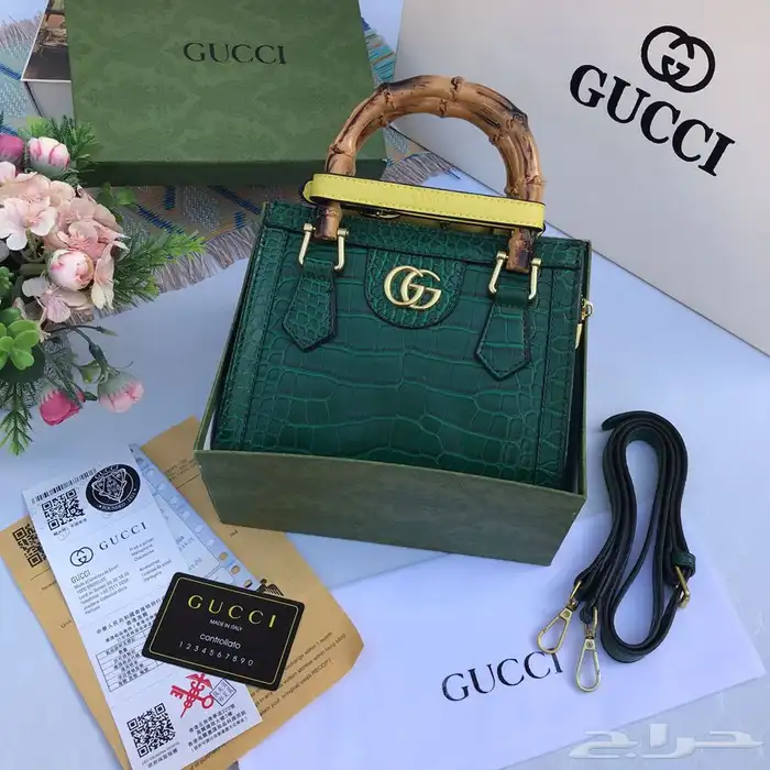 شنط ماركات جمله. صاحب المحلات والموقع الكتروني 98