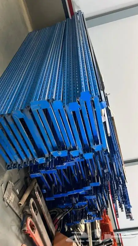 رفوف مستودعات ومنازل وبقالات مستعملة 72