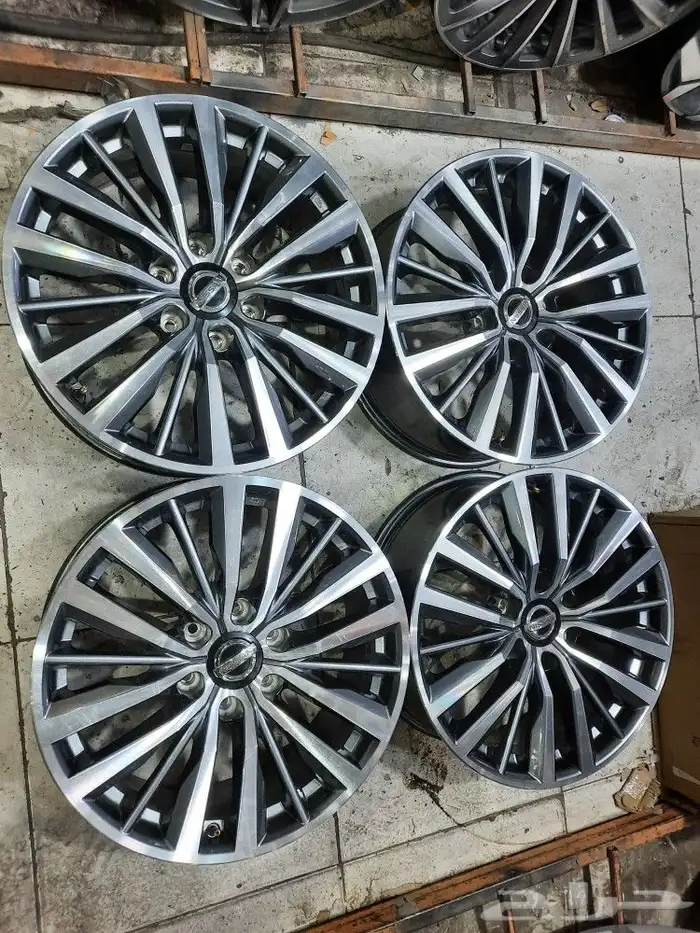 جنوط نيسان بلاتنيوم مقاس 20 اصلي موديل 2021 4