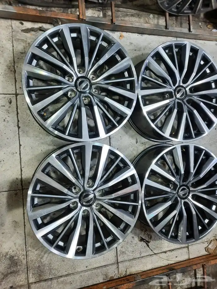 جنوط نيسان بلاتنيوم مقاس 20 اصلي موديل 2021 2