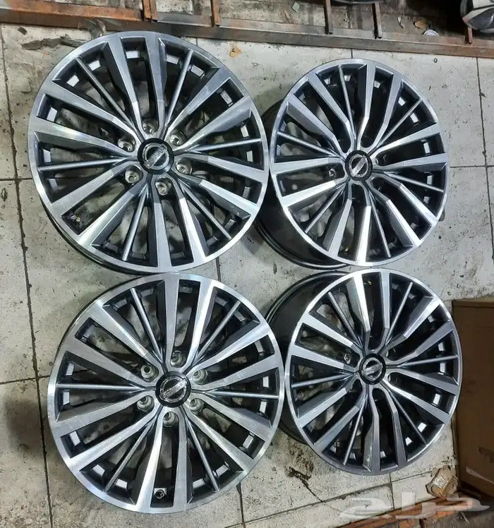 جنوط نيسان بلاتنيوم مقاس 20 اصلي موديل 2021 3