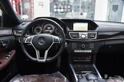 مرسيدسE300فل كامل ممشي6 الاف فقط بدون حوادث او رش 32