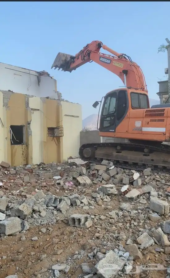 (بوكلين وكسارة) للبنيان وتكسير وتفريس الحجر  وحفر وقص أراضي 1