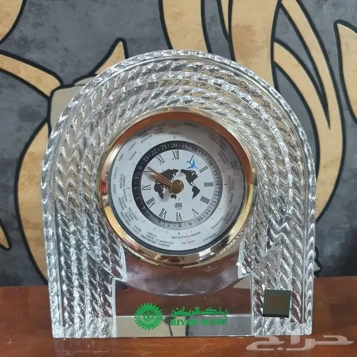 للبيع ساعه يابانيه للتوقيت العالمي 9