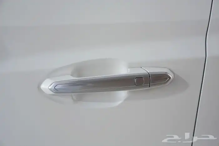 جيب كاديلالك XT5بحاله الجديد بدون حوادث او رش 22
