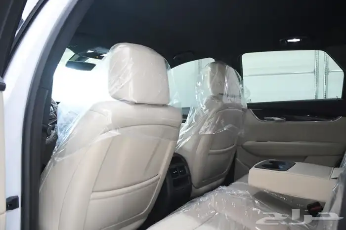 جيب كاديلالك XT5بحاله الجديد بدون حوادث او رش 39